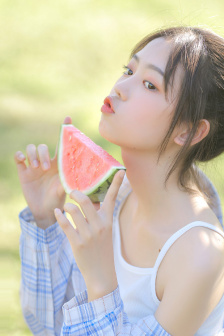 丰满出轨的女人